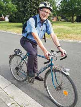 Jacques-Akonom-à-vélo